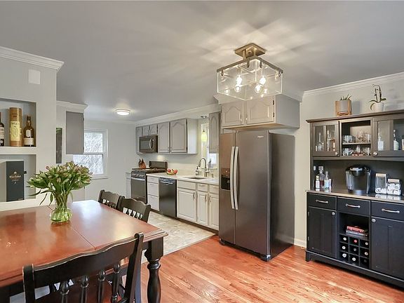 4th image of 1296 Grouse Dr