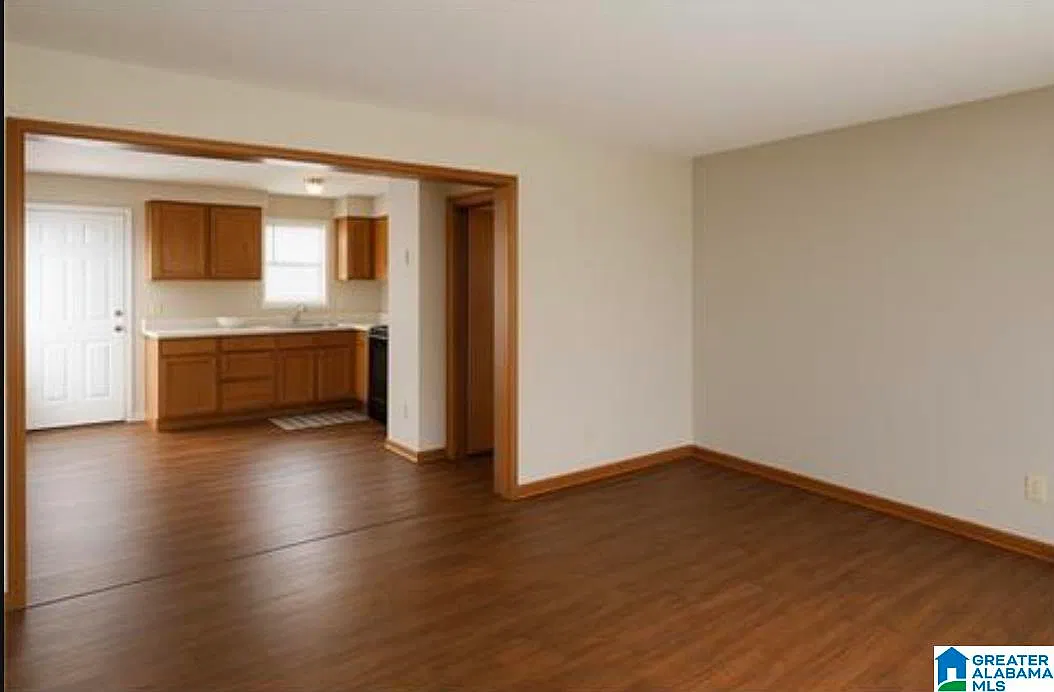 2 bed, 1.0 bath, 850 sqft, $925 — Photo 2