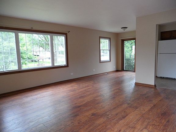 5th image of 28W575 Barnes Ave
