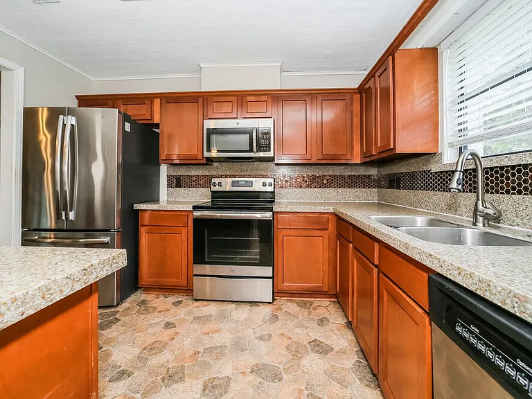 3167 Laurel Grv S — Photo 7
