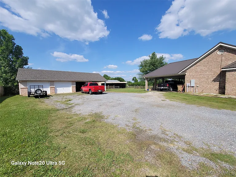 77 Groves Ln — Photo 4