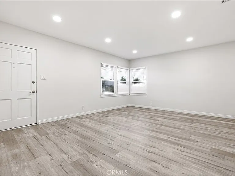 3735 5th Ave — Photo 3