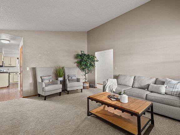 3rd image of 2724 S Summerset Dr