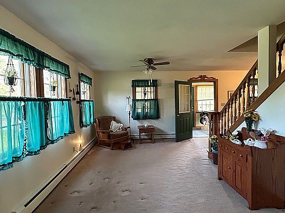 3rd image of 380 Lakeside Rd