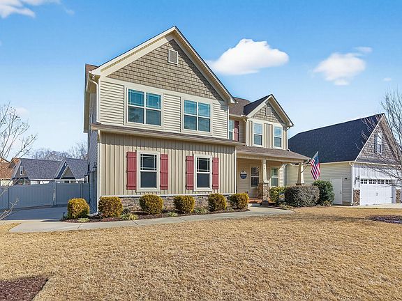 2nd image of 16 Diamond Hill Cir