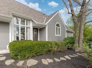 7877 Howe Cir, Prairie Village, KS 66208