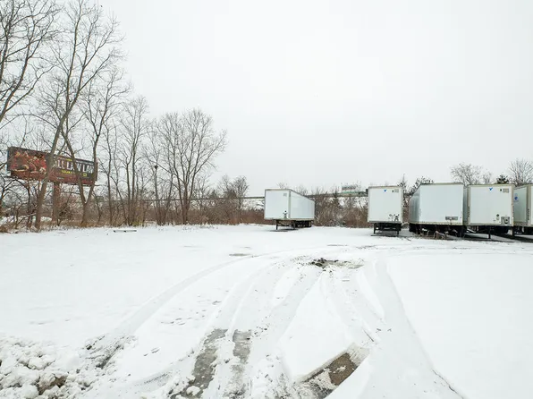 1265 Roth Dr, Lansing, MI 48911