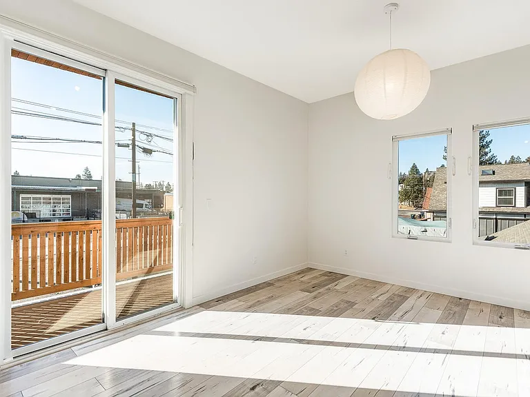 1325 NW Albany Ave #2 — Photo 6
