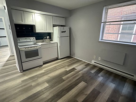 3rd image of 5237 Oxford Ave #2FR