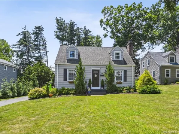 55 Ledgewood Road, West Hartford, CT 06107