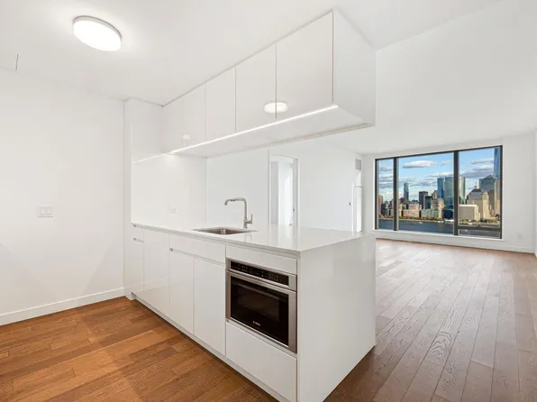 99 Hudson Street image 8 of 18