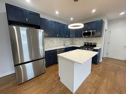 1st image of 616 Court St #1L