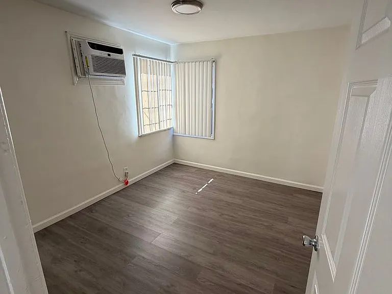 5634 Auckland Ave — Photo 11