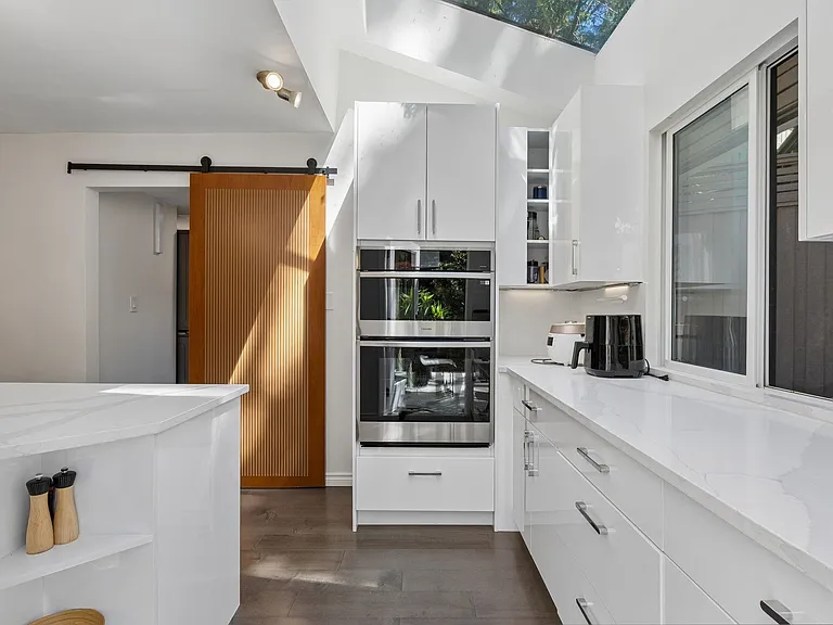 5620 Larson Pl — Photo 11