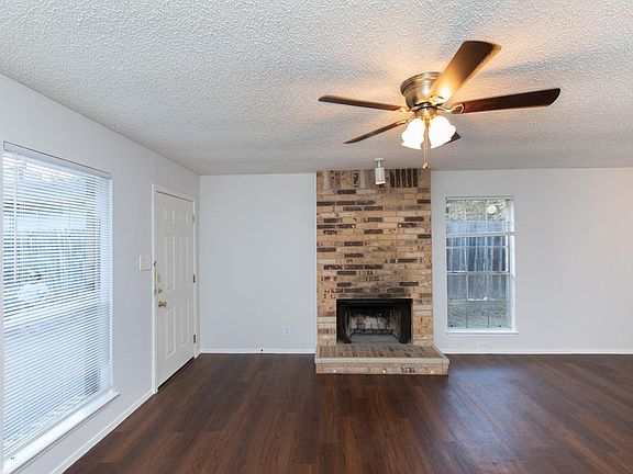 3rd image of 2102 Courtney St #A