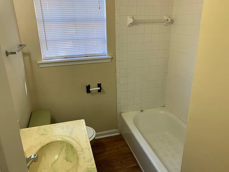 814 Robin Hood Trl — Photo 15