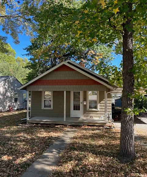 826 SW Frazier Ave — Photo 1