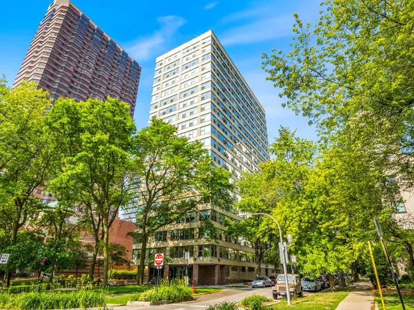 2970 N Lake Shore Dr APT 2C, Chicago, IL 60657