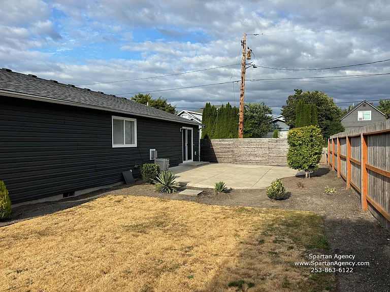 1020 Academy St — Photo 27