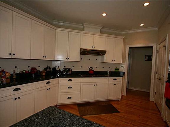 2nd image of 1323 Pitchkettle Farm Ln