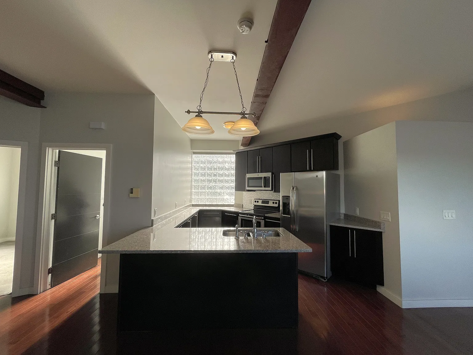 2 bed, 1100 sqft, $2,495 — Photo 3