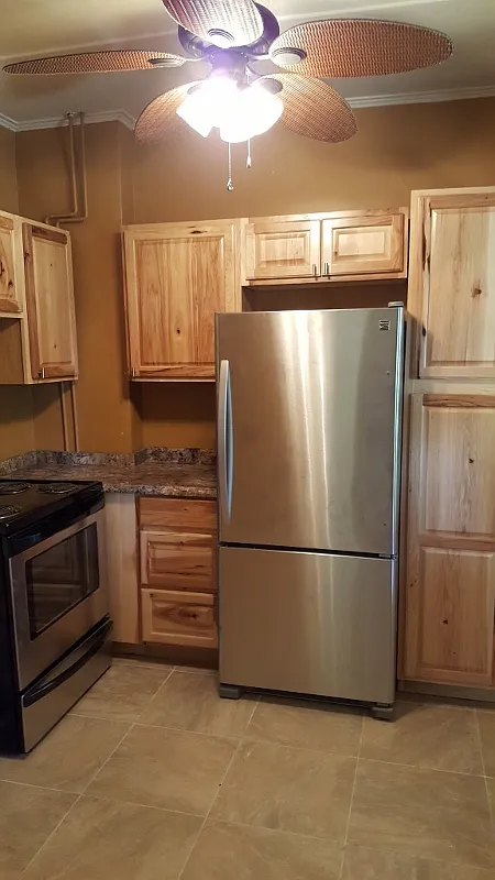 3 bed, 900 sqft, $3,150 — Photo 1