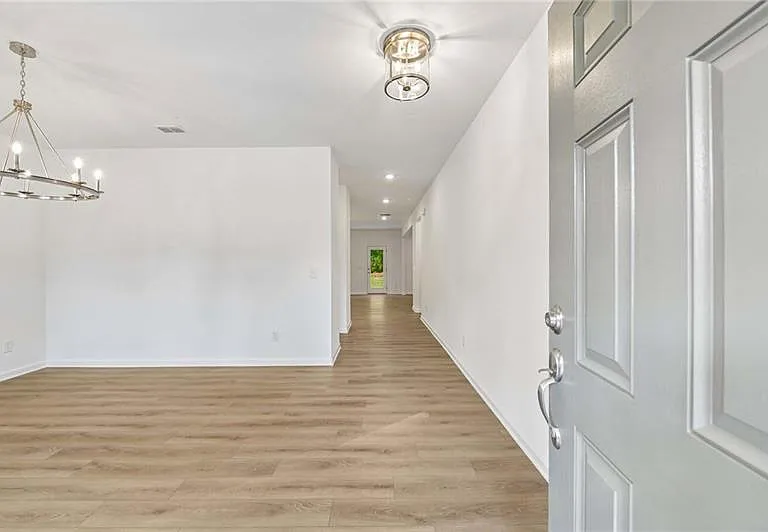 204 Silverleaf Trl — Photo 3