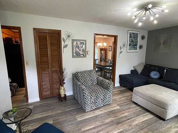 3rd image of 5596 Oakview Ave