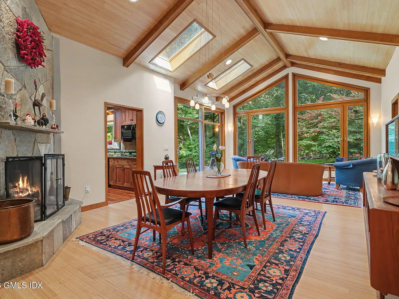 3 bed, 3.0 bath, 2424 sqft, $10,000 — Photo 4