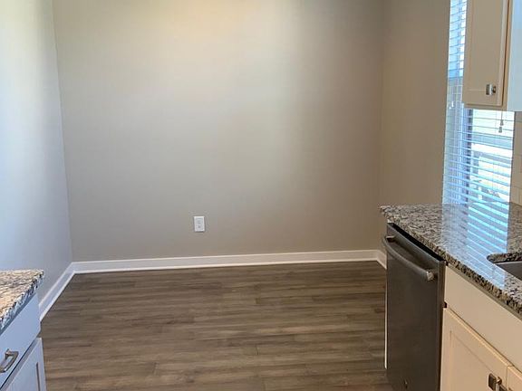 5th image of 129 Capital Ave
