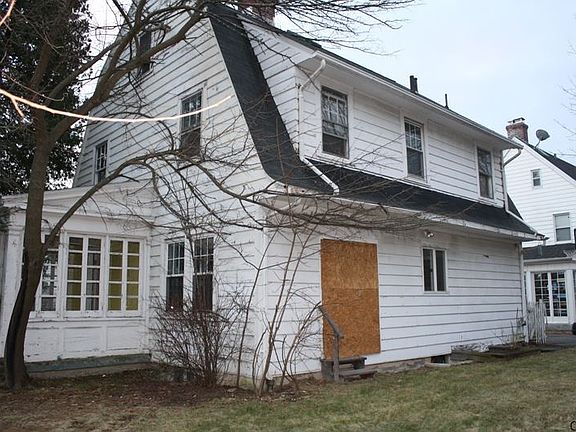 2nd image of 1 Lawnridge Ave