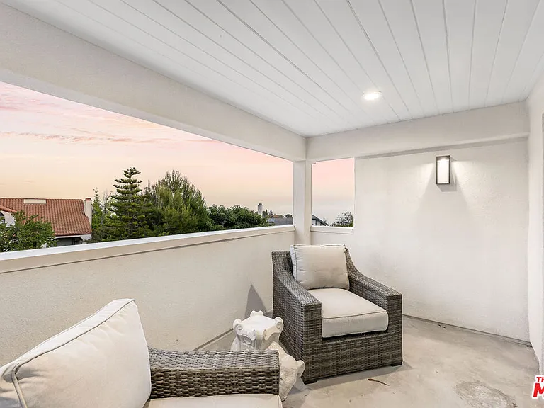 23458 W Moon Shadows Dr — Photo 57