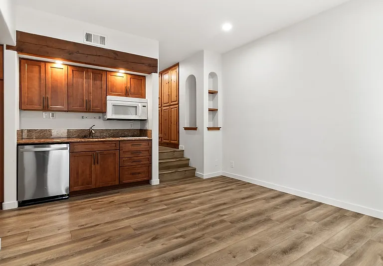 2594 Montgomery Ave #1 — Photo 7