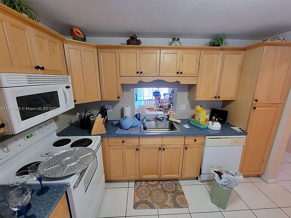 2nd image of 414 SE 10th St APT 406