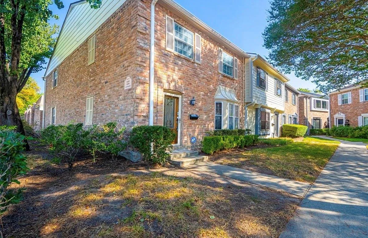 4 bed, 3.0 bath, 2256 sqft, $2,500 — Photo 2