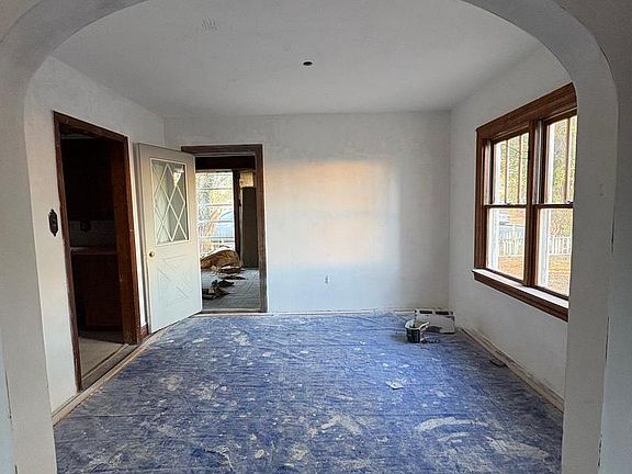 2nd image of 7 Hall Hwy