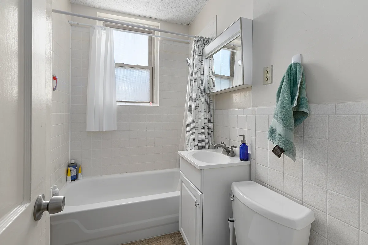 Building Photo - 7 Woodbridge St #4