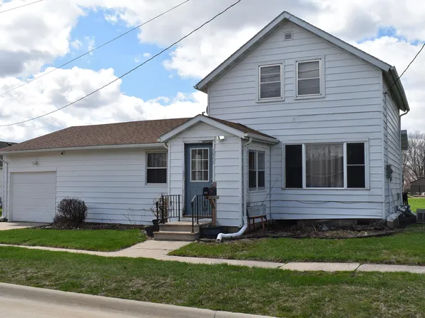 315 S 3rd St, Osage, IA 50461
