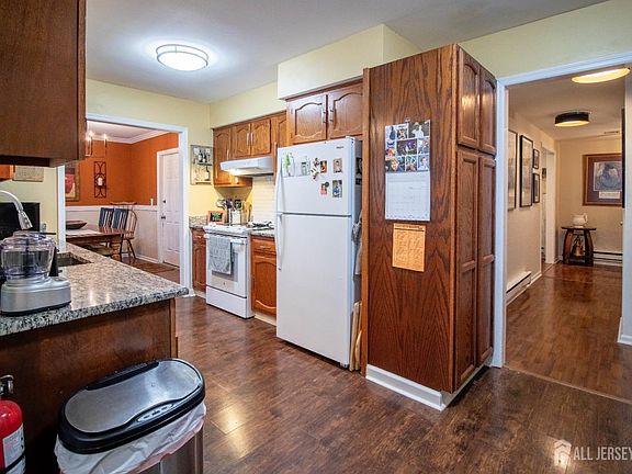 4th image of 451 Roxbury Ln #A
