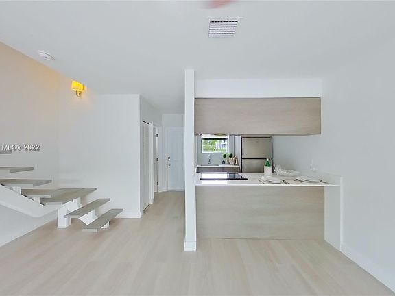2nd image of 798 Crandon Blvd APT 45-B