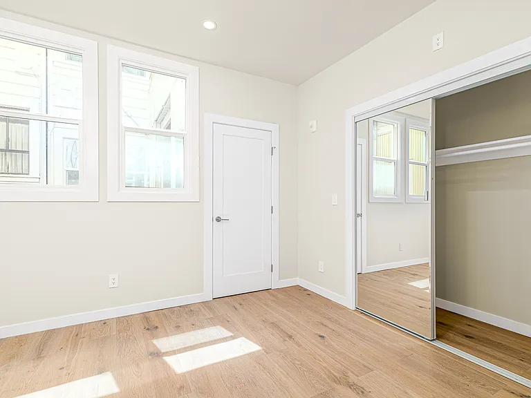 1555 Hyde St #5 — Photo 8