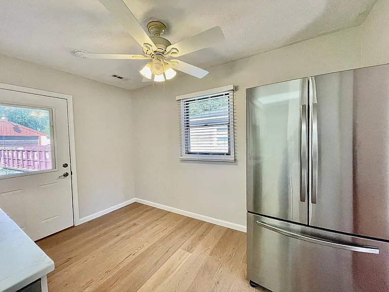 642 Lindemann Dr — Photo 16