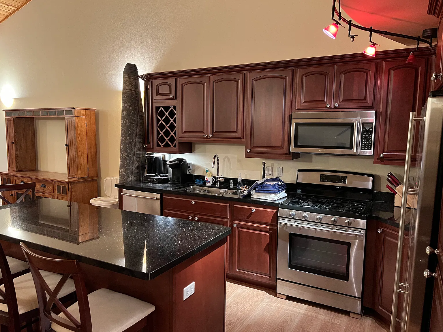 2 bed, 1300 sqft, $2,250 — Photo 4