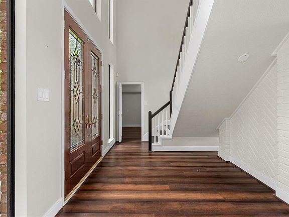 3rd image of 1214 Emerald Green Ln
