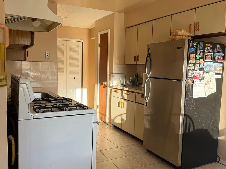 208 Edison Glen Ter #208 — Photo 12
