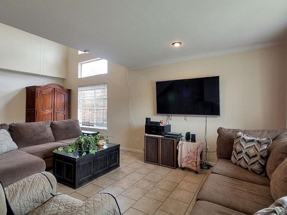 4th image of 460 Bordeaux Pl