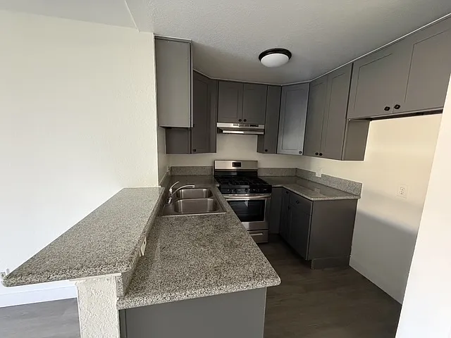 1240 N Cherokee Ave — Photo 3