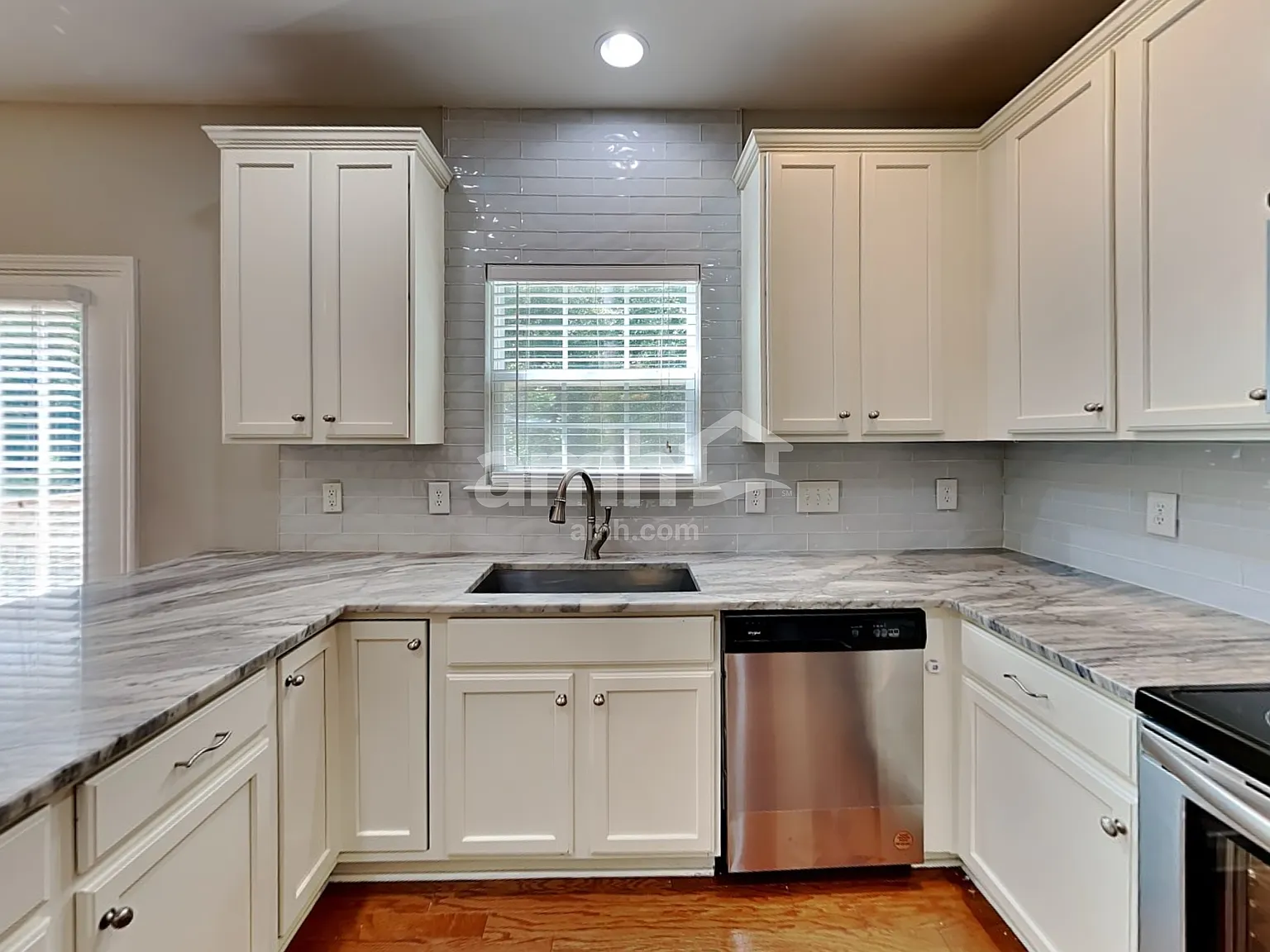 4 bed, 2.5 bath, 2284 sqft, $2,275 — Photo 3