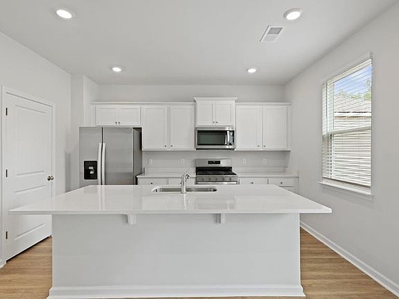 4th image of 1064 Mulligan Dr