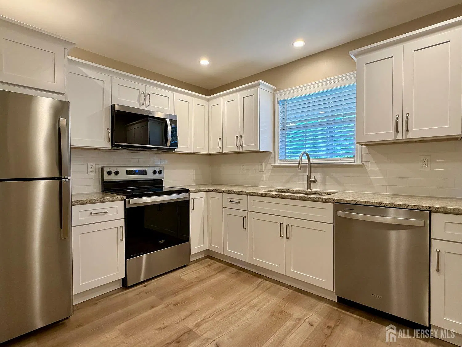 2 bed, 2.0 bath, 1092 sqft, $2,350 — Photo 2